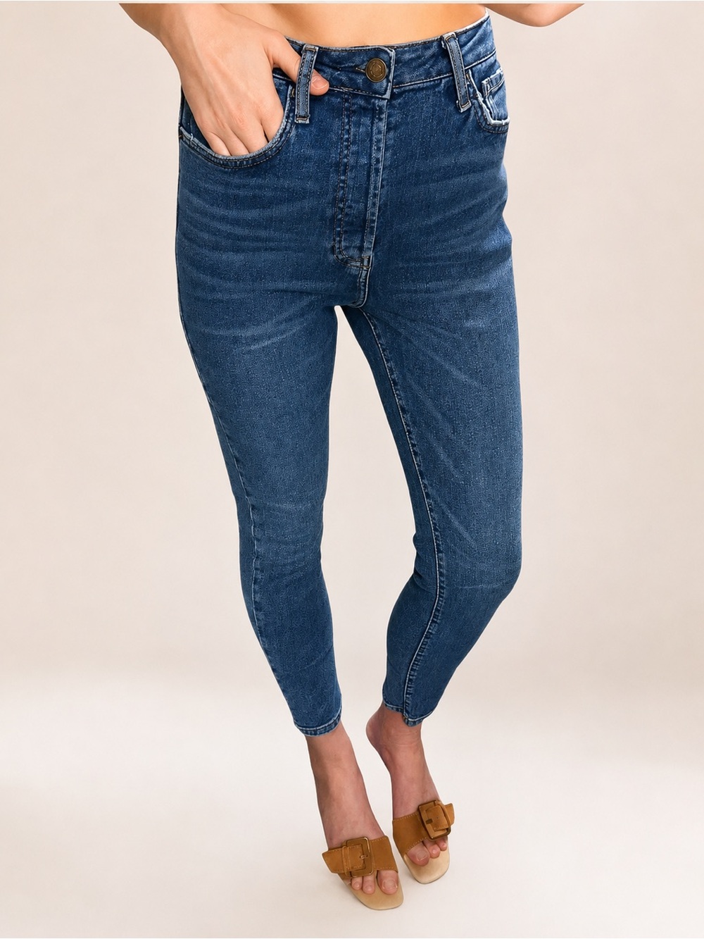 NWT LEVI’S FOREVER 21 The Westwood Mom Jean High Waist Crop Denim Medium Blue 26